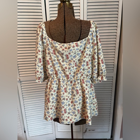 Floral top - Picture 4 of 4